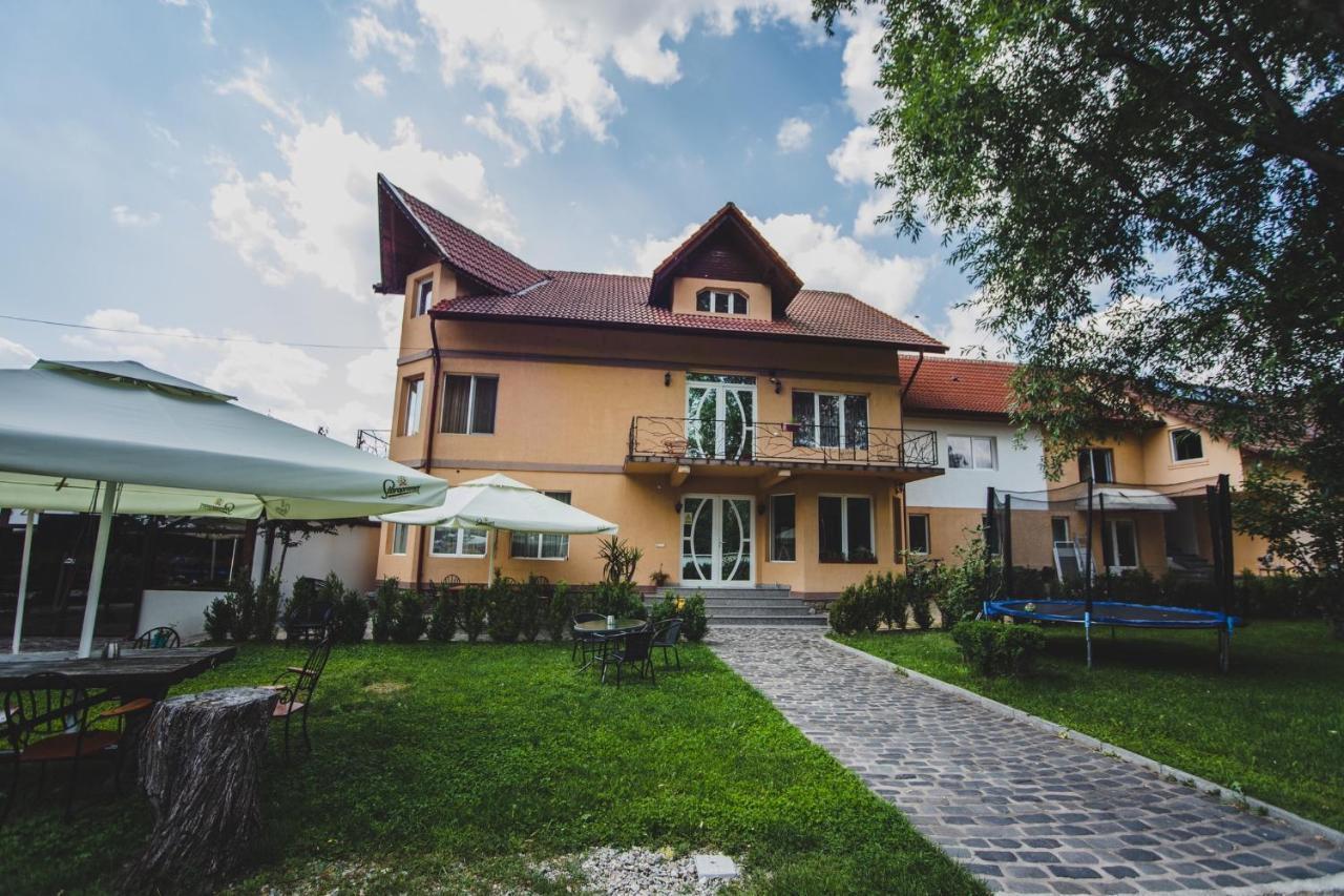 La Padure Pensiune-Restaurant Novaci-Străini Dış mekan fotoğraf